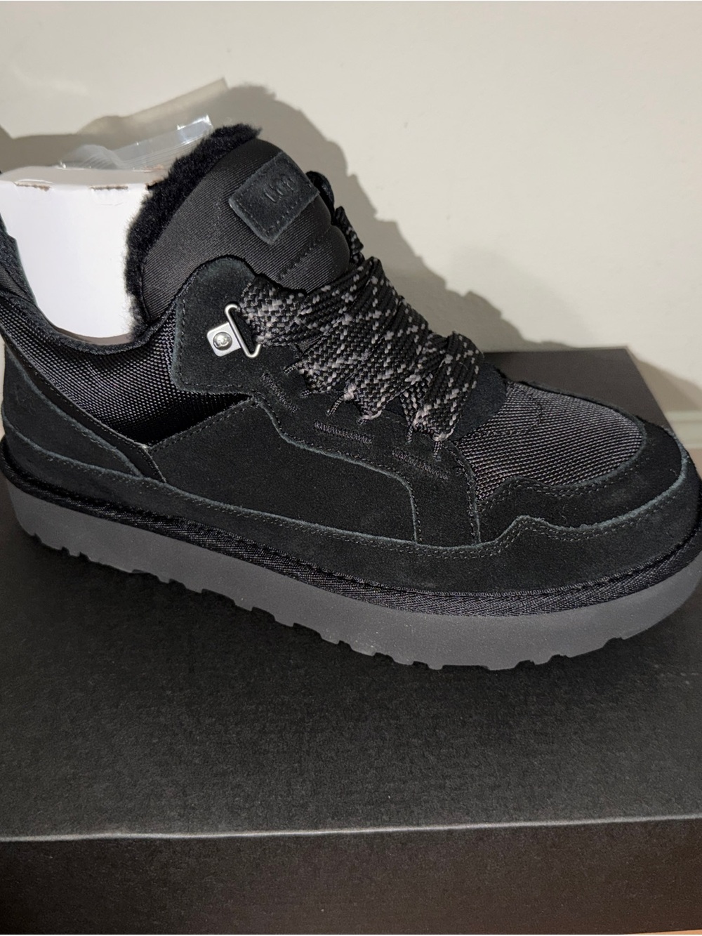 Ugg LOWMEL black